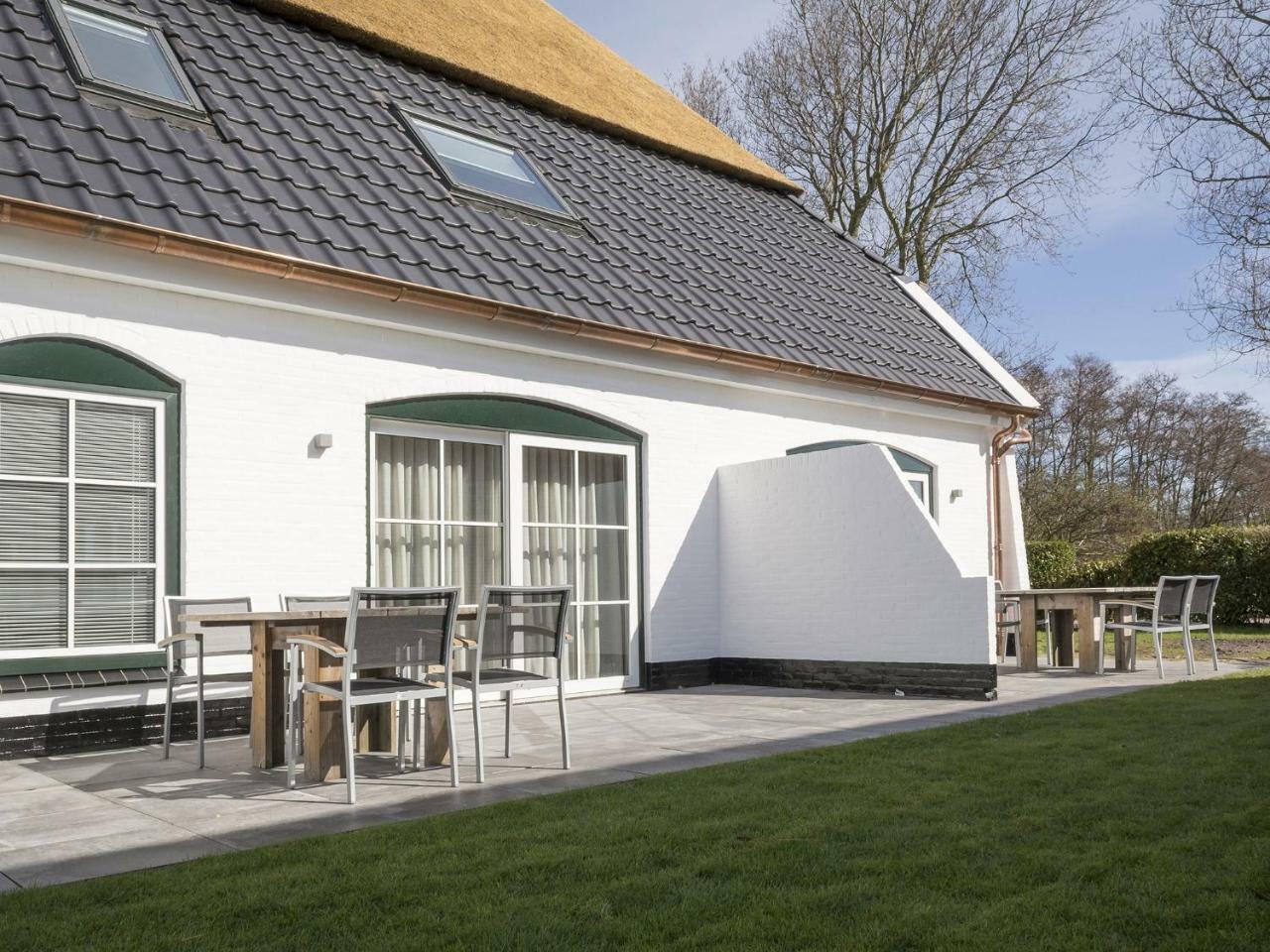 Spacious Farmhouse In De Cocksdorp With Private Terrace Esterno foto