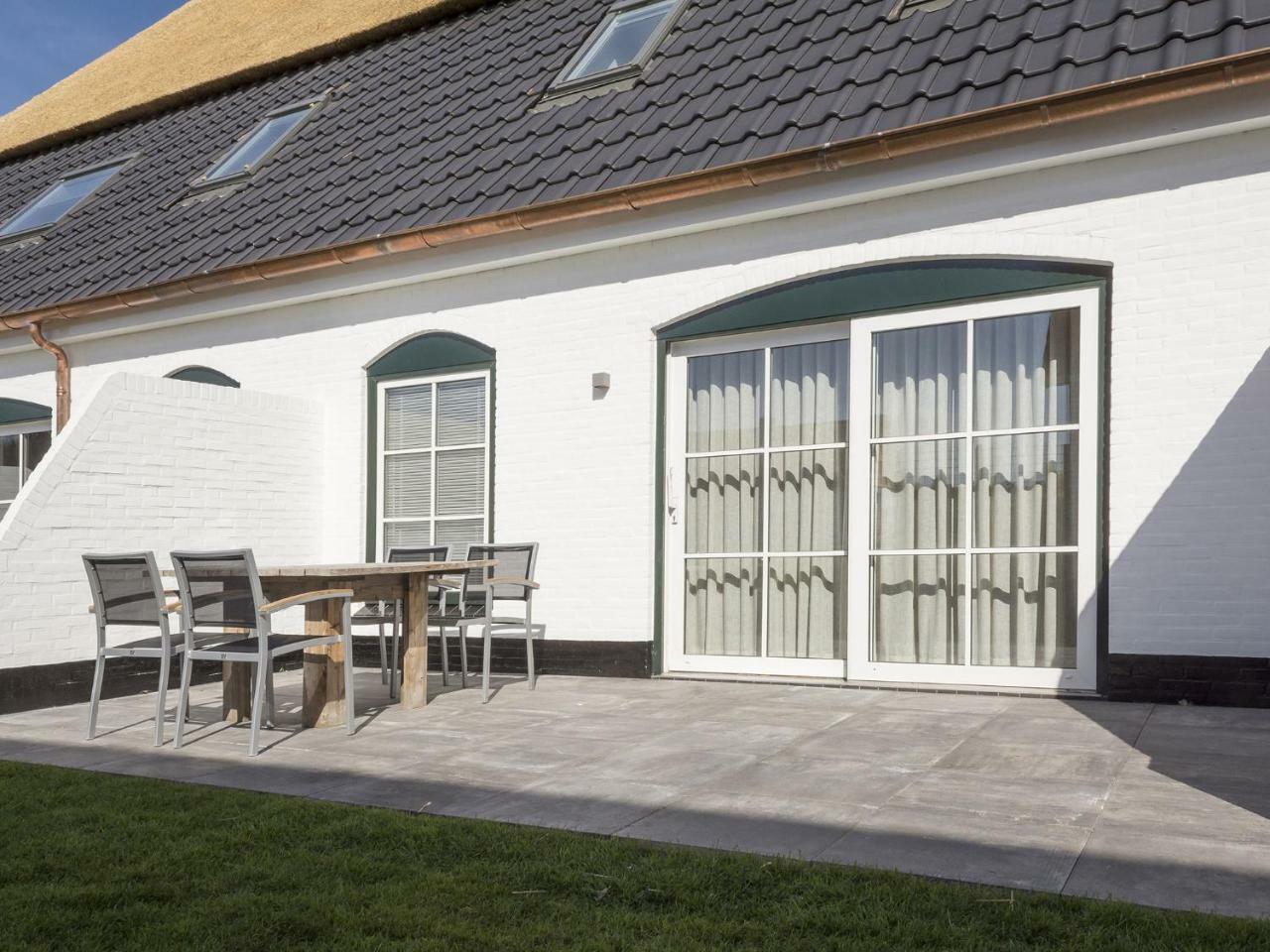 Spacious Farmhouse In De Cocksdorp With Private Terrace Esterno foto